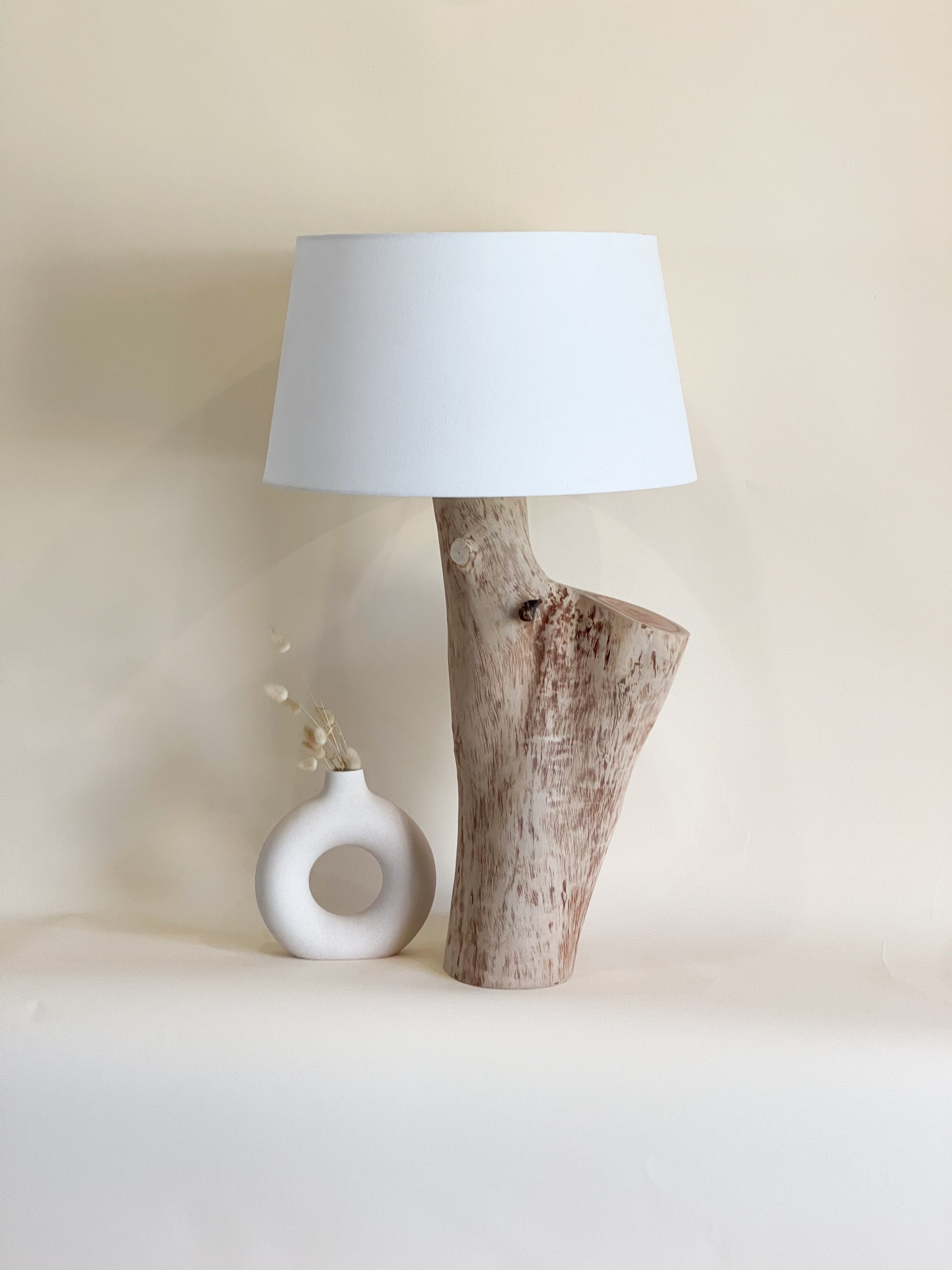 IHAKA Table Lamp