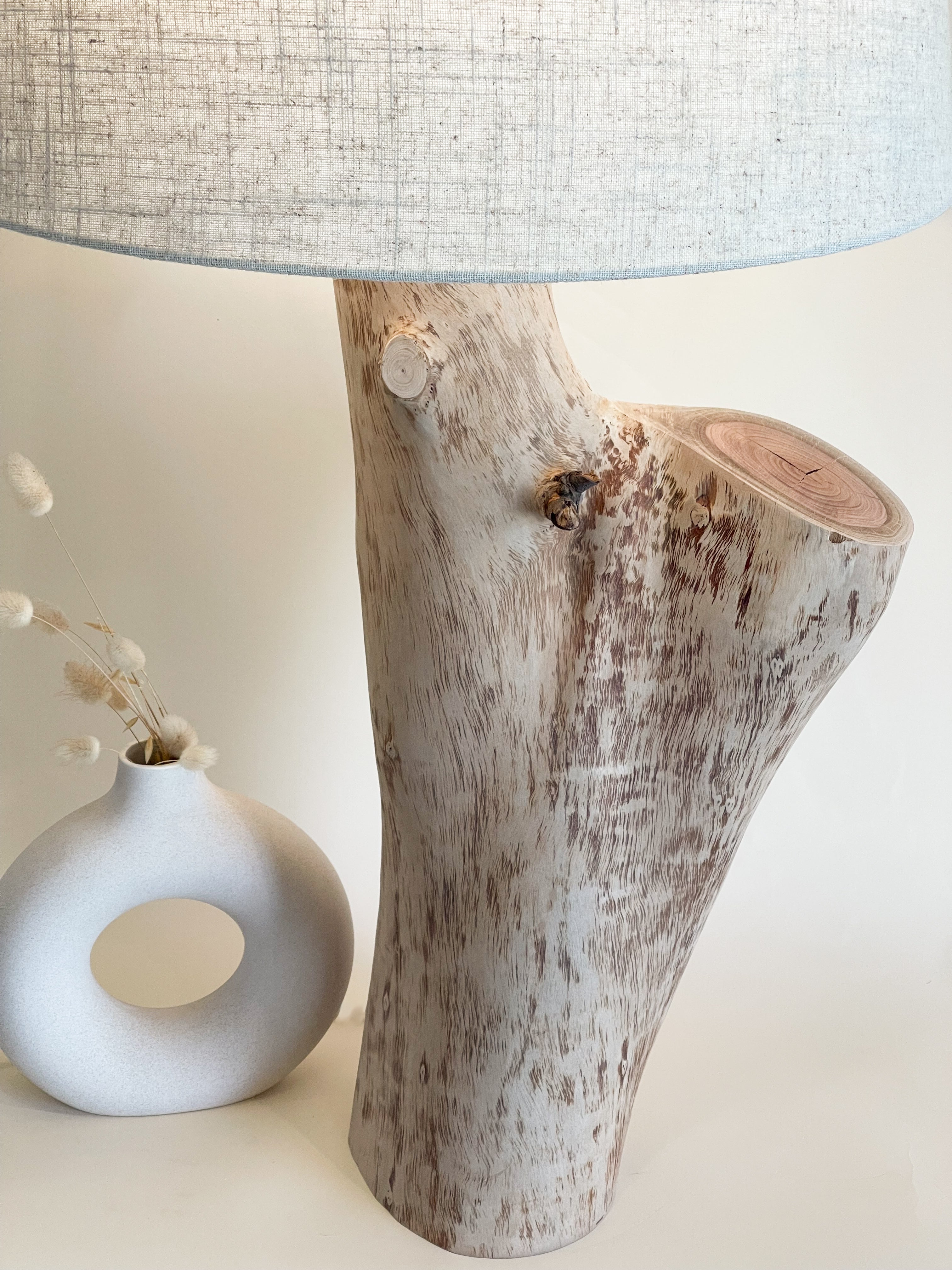 IHAKA Table Lamp